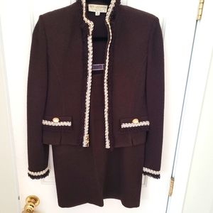 SIZE 8 St. John SUIT in CHOCOLATE BROWN